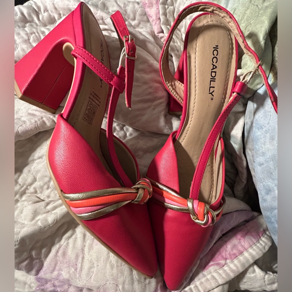 ##ON HOLD##Pink Brazilian heels